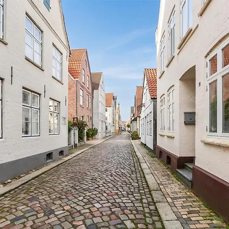 Apartmenthaus Theodor Storm Daemmerstunde * Husum (Schleswig-Holstein)